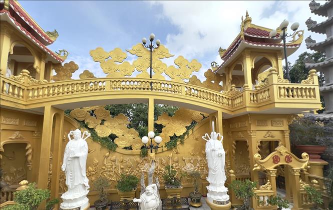 Không gian bên trong chùa Phước Thành tại xã Bình Phước Xuân (Chợ Mới, An Giang). Ảnh: Thanh Sang - TTXVN